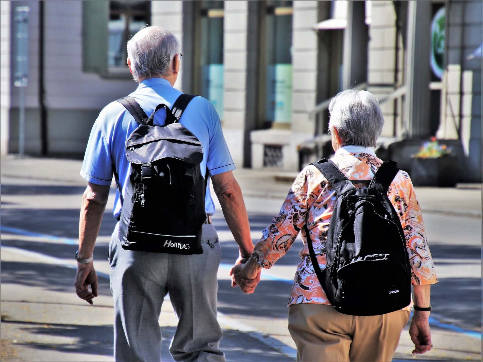 senior-3336451_1920-min.jpg